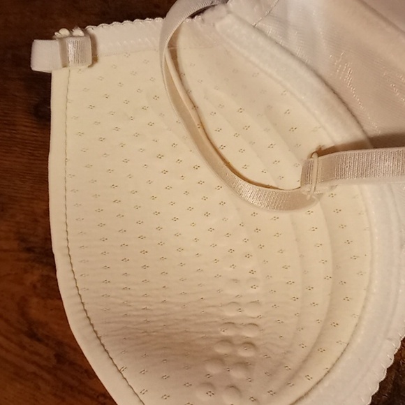 NWOT 34C Girly & Feminine white Padded Underwire Slight Push Up Bra - Picture 8 of 9